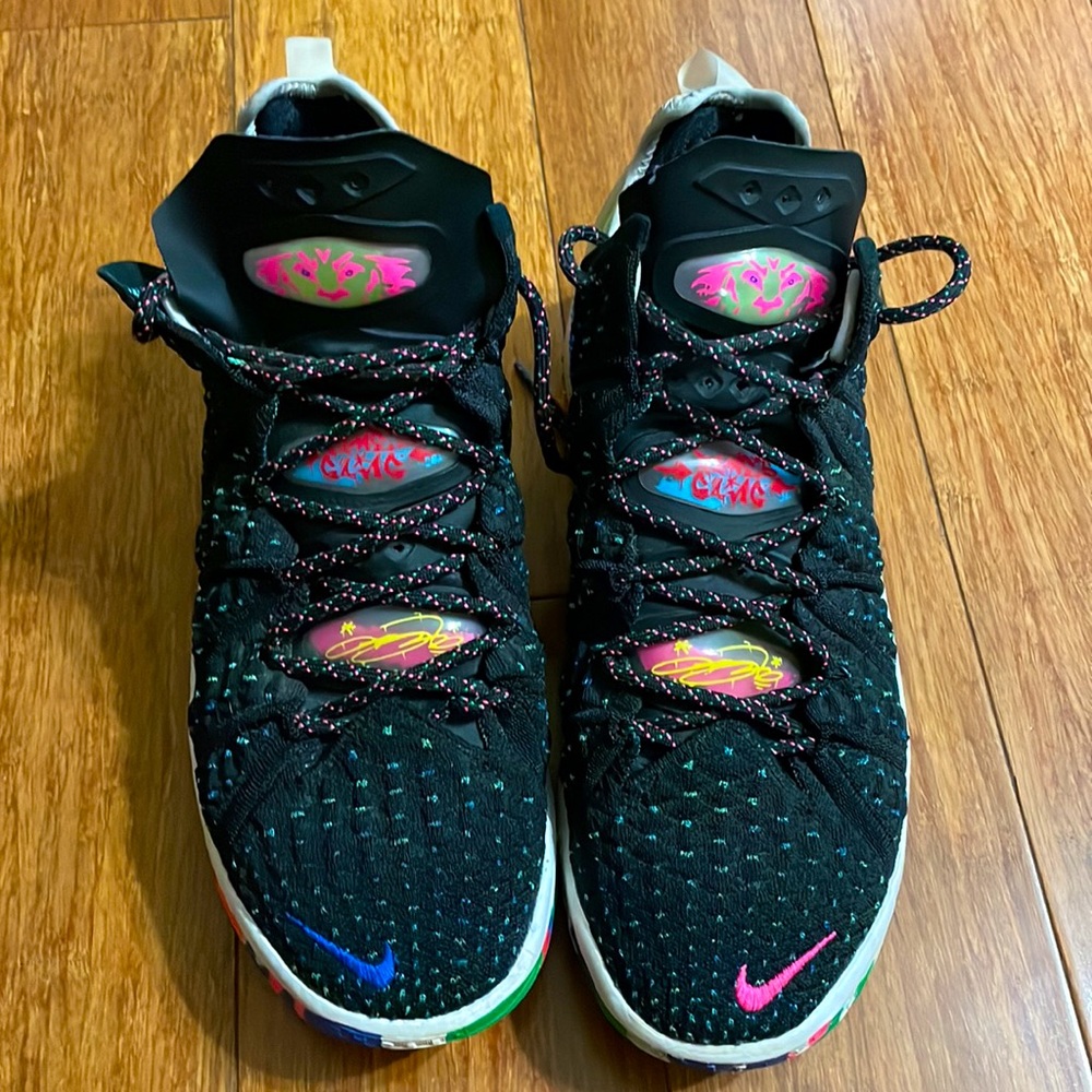 Nike LeBron 18 James Gang - Picture 9 of 10